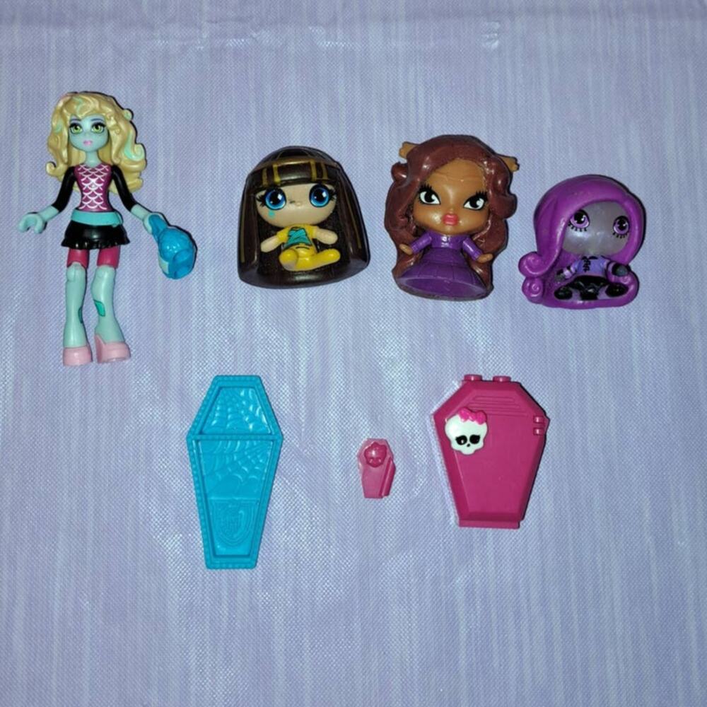 (8) Piece Monster High Mega Blocks, Minis, Fashems & Accessories